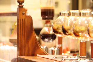 コーヒーショップの短時間ホールスタッフ