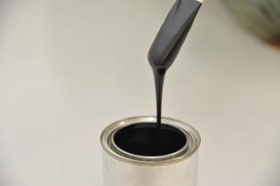 当社の生産している合成樹脂。中にはとある世界中で使用される電子機器にも採用されています！