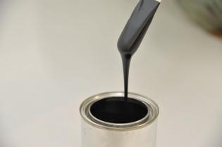 当社の生産している合成樹脂。中にはとある世界中で使用される電子機器にも採用されています！