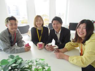 青森拠点約900名就業中！ 10代・20代・30代・40代・50代以上の方まで 幅広い年代の方が活躍中です！