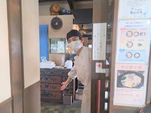 ラーメン店のホールスタッフ