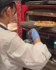 イタリアンレストランの調理・接客スタッフ
