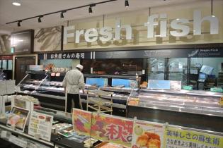 スーパーの商品づくり・陳列スタッフ／鮮魚コーナー