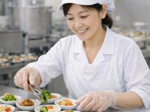 高齢者施設での調理や盛付、仕込み