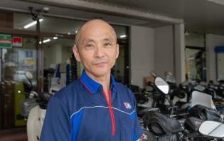 新聞配達店の業務スタッフ