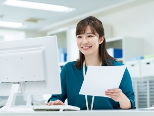 定期券発売所内事務所での庶務