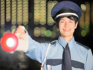 夜勤担当の工場警備スタッフ