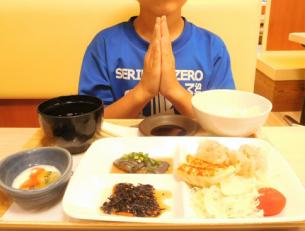 学校内の調理場や給食センターで、給食の準備（食材のカットや洗浄）や、後片付けをして頂くお仕事です！ 未経験から始める方がほとんどなので、経験なくても一度お問合せ下さい。