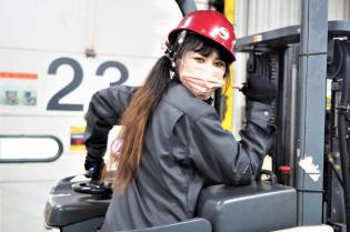 体を動かして働きたい方大歓迎です！ 簡単な作業なので未経験でも安心です！ 一緒に働きませんか？？ 皆様のご応募お待ちしております！