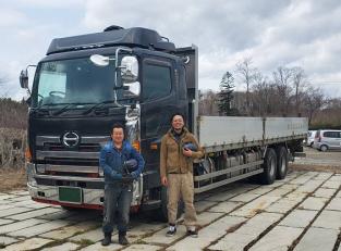 トラックやトレーラー車の整備スタッフ