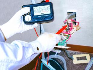 電気工事士／補助スタッフ