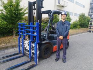 自動車部品の入出庫作業