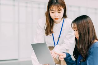 物流会社での事務スタッフ