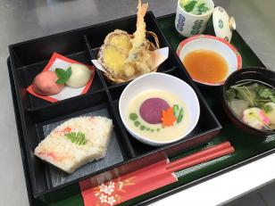 高齢者施設での調理担当
