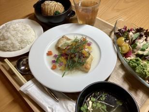調理を含む厨房業務全般