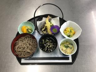 高齢者施設での調理
