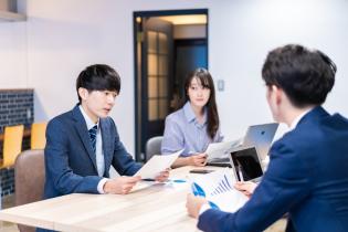 給食委託事業のマネージャー