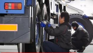 大型車のタイヤ交換などスケールの大きな業務ができるのもこの仕事の醍醐味です。
