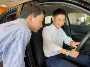 自動車案内スタッフ