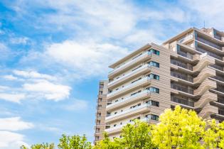 当社の家賃保証サービスは全国10,000社以上の不動産会社様に お取り扱いいただいております。 賃貸物件がある限り需要は絶えません！