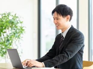 経理事務・引越し補助スタッフ／運送会社