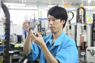 製造／レンズの精度・外観検査スタッフ