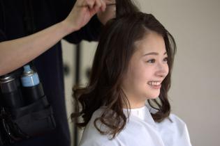 ヘアメイクおよび振袖の接客担当