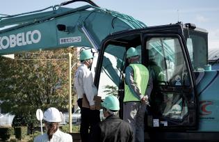 建設機械の整備スタッフ