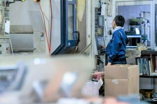 未経験入社や文系卒など工業系以外の出身者も多数活躍中！ 放置されることもなく、1から丁寧に研修を行います。 怖い先輩や職人気質のガンコ者なんかもいません！ 伸び伸び働きやすい環境です◎