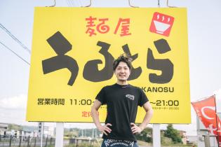 シフトは学校や家庭行事など優先でも構いません。 週数回、数時間だけでもお店のお手伝いをお願いします。 高時給で稼ぐってことだけでなく、 世間話しができる仲間がいるってこともプラスになると思っています。