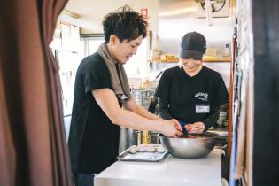 店舗スタッフ（調理・接客／レジ業務なし）