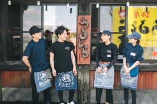 麺屋うるとらの厨房・接客ホール
