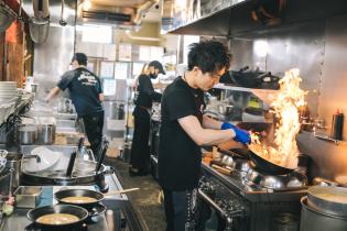 ラーメン店の店舗運営スタッフ