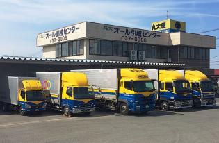 ドライ食品の配送ドライバー／トラック