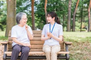 介護職員／グループホームにおける家事および介護業務
