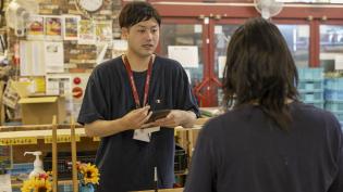 万SAI堂 販売運営スタッフ