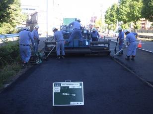 道路舗装や土木作業の補助作業員