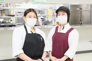 学生食堂の調理・売店スタッフ