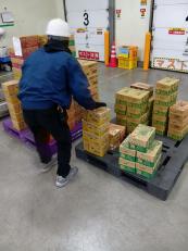 パレットへの載せ替え作業などフォークリフト作業以外にも軽作業がございますが、基本、重量物の取り扱いはございません。