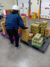 パレットへの載せ替え作業などフォークリフト作業以外にも軽作業がございますが、基本、重量物の取り扱いはございません。