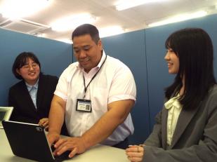 社用車を貸与いたします。主に秋田県内企業への営業活動です。