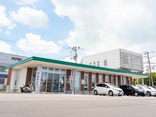 朝刊の配達スタッフ