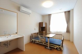 ユニット型個室で入居者様お一人おひとりに寄り添った適切な個別ケアを提供しています