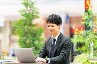 商品知識がとても重要なので、 最初は数ある商品を覚えることからスタート