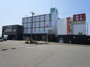 ビジネスホテルのフロント受付スタッフ