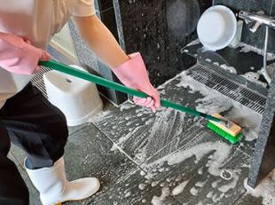 三井ガーデンホテルの大浴場の清掃スタッフ