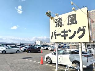 駐車場の受付スタッフ