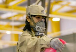 強化プラスチックの製造スタッフ