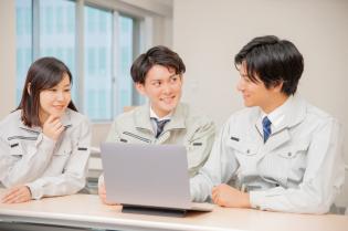 製品の受発注管理および営業