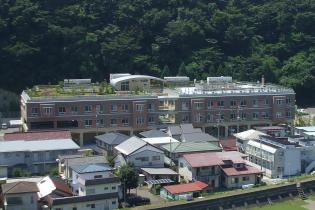 地下鉄愛宕橋から徒歩5分の場所にあります